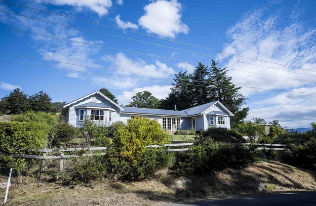 Wattle Grove Homestead Queen Bed & Breakfast