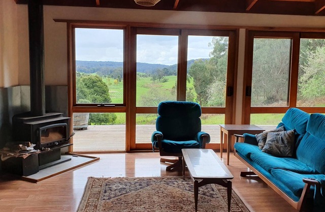 Wattle Hill Holiday House - perfect for hikers, bikers, rest and relaxation