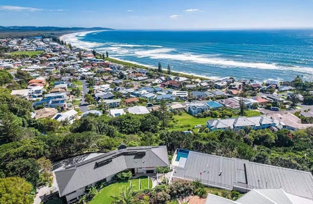 Wave Hill and The Pool House Lennox head