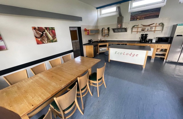 We can accommodate up to 15 people, 3000m² garden, terrace, barbecue.