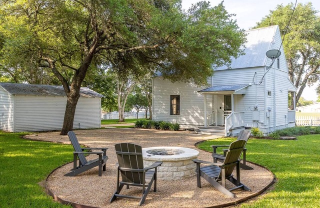 Wedding Weekend? Sleep 20 in 5 Units at Round Top Motel