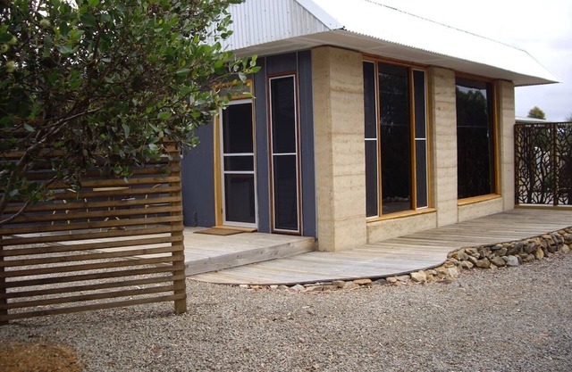 Wedgetaildown Accommodation - Into the Wild