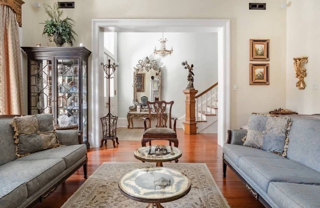 WEEKNIGHT DISCOUNTS! The Wedding Cake Mansion allows Large Groups & Families!