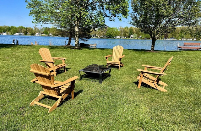 Welcome to complete relaxation! This remodeled spacious lake house sits on Fish Lake