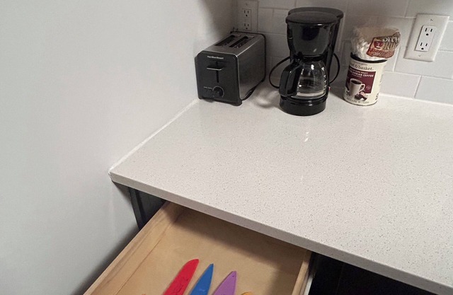 Welcome to outlet Charming townhome with WiFi and AC & more in enjoyable Bayonne