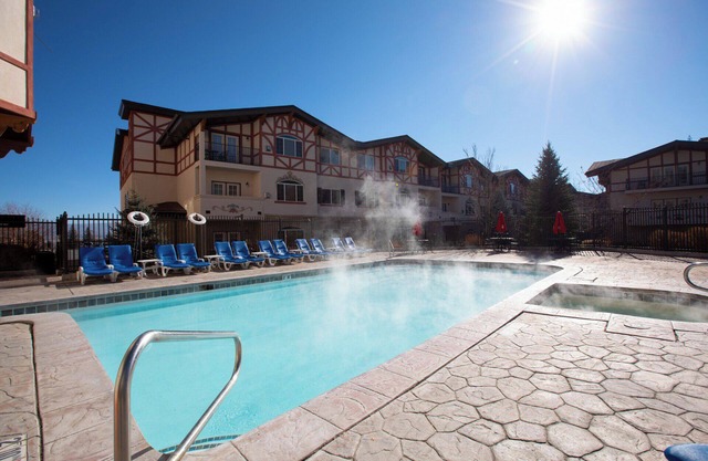 Welcome to Swiss-charmed Mountain Retreat, a spacious 4-bedroom chalet perfect for your next getaway! Our chalet comfortably accommodates up to 14 guests with a total of 10 beds. Please note that the Murphy bed is located in a loft.