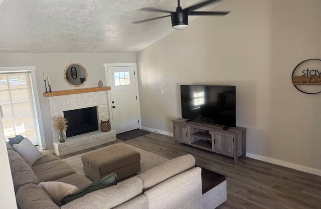 Welcome to your home away from home in sunny Glendale, Arizona!