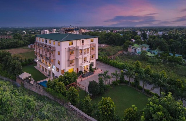 WelcomHeritage Mount Valley Resort Ranthambore