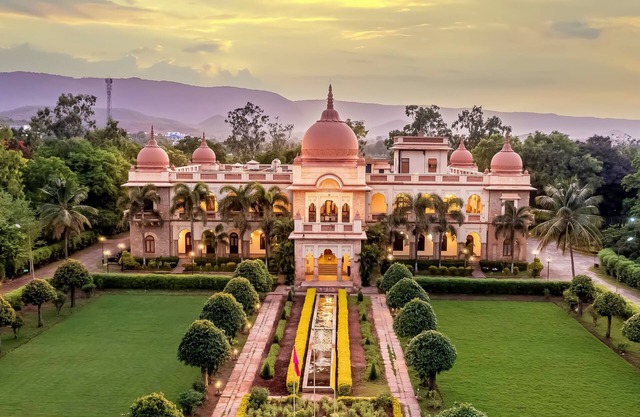 WelcomHeritage Shivavilas Palace
