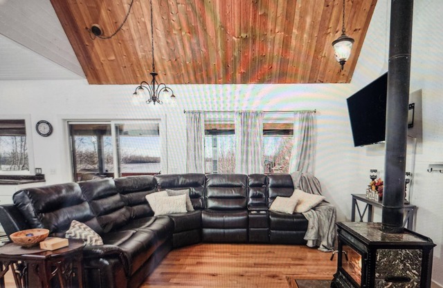 Welcoming 5-bedroom lakefront house with WiFi in charming Big Lake