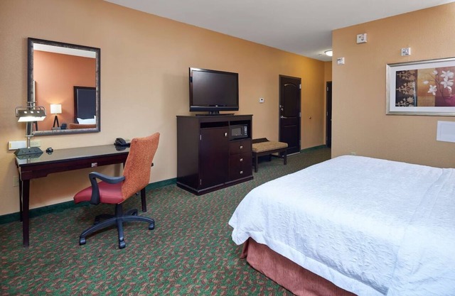 Welcoming Room with Free Hot Breakfast & Parking - Near Baylor! Indoor Pool!