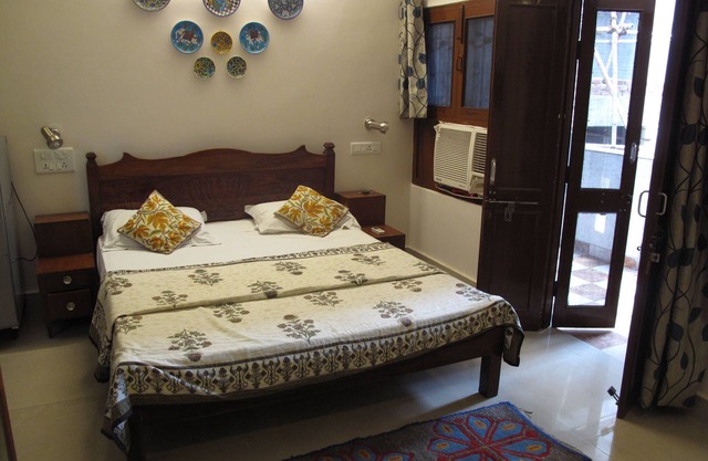 Well Appointed Room near Hathroi Fort