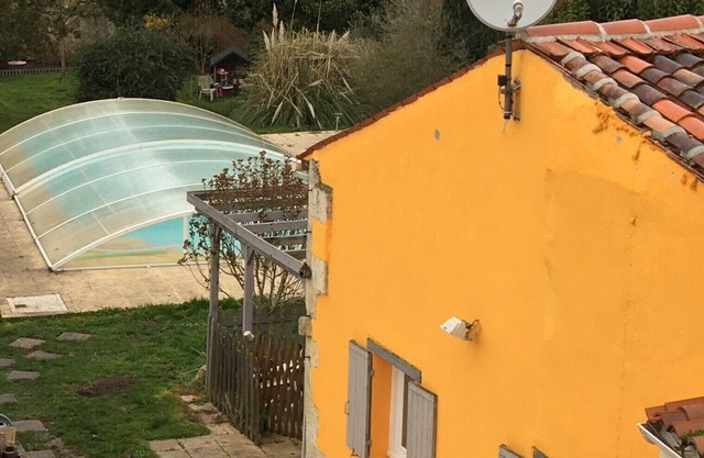 well-equipped gîte with swimming pool, large garden, garden furniture x2, barbecue,