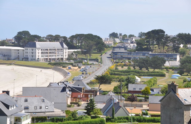 Well-equipped house with sea views
