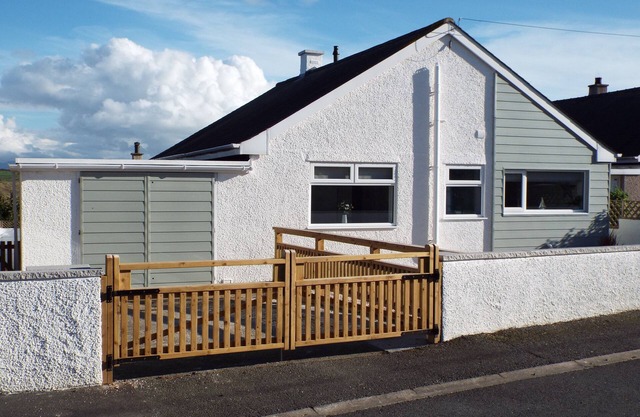 Well finished quiet home with king sized bed and near the beach.