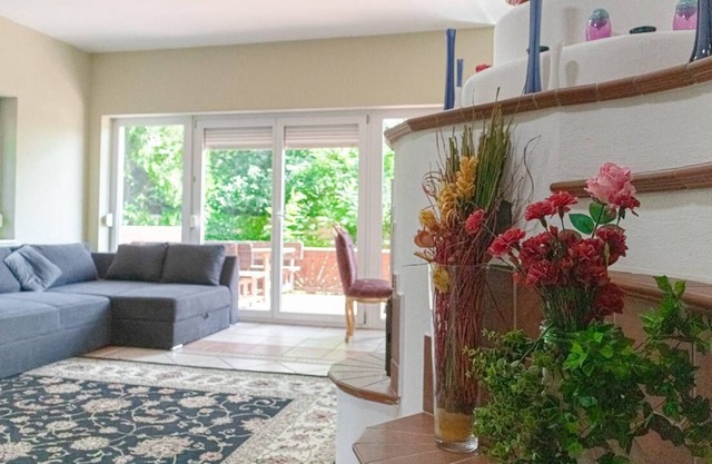 well-renovated private room in a 7-room house GR2