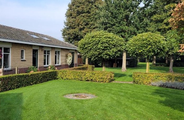 Wellness bungalow met privésauna en hot tub - Glamping aan de Maas