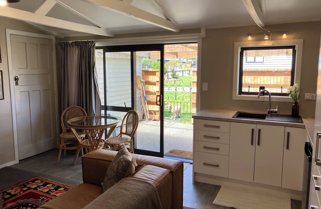 West Coast centrally located. 1 hour Greymouth north, Franz Josef 11/2 hr.south