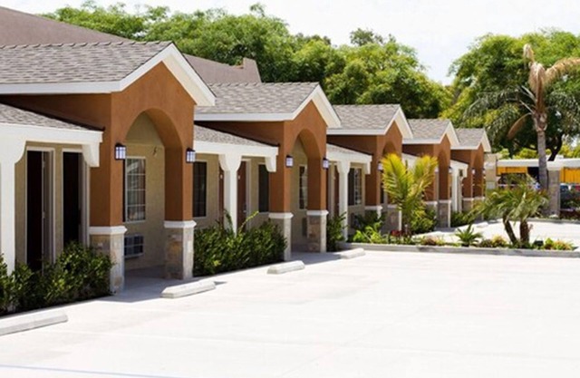 West Coast Inn - Near Gem Theatre