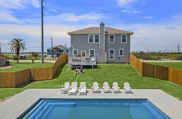 West Galveston Home, Minutes from the Beach