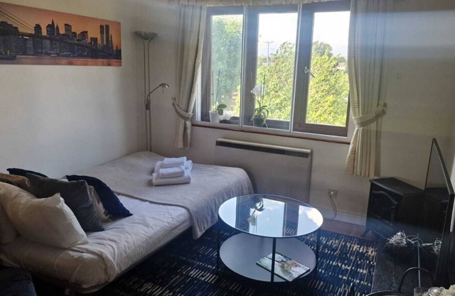 West-London minimalism with parking on premises