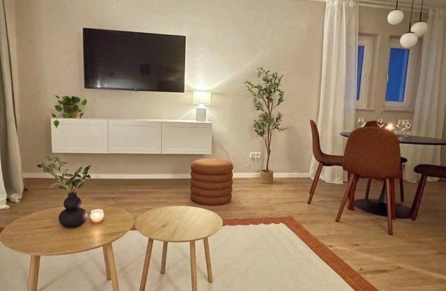 West wing apartment centrally located, Westflügel Apartment zentral mit Parkplatz