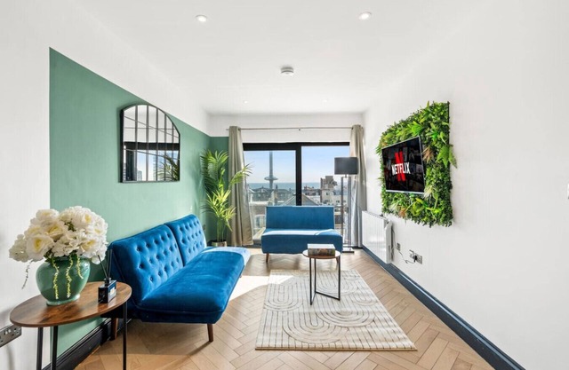 Western Seaview Terrace | Sleeps 9 | 8Beds