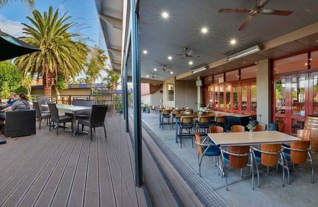 Westland Hotel Motel