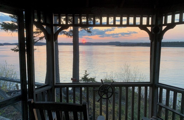 Whale Of A View, Campobello Island LOCATED ON OCEAN, 3 BR: FABULOUS VIEWS