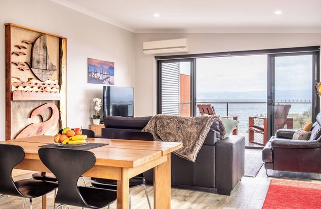 Whale Watcher 2 - Freycinet Holiday Houses