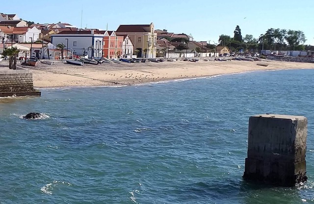 Where the River Meets the Ocean. 15min to Lisbon, 8 minutes Caparica Beach