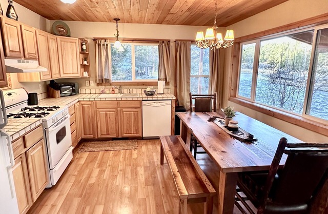 Where The Wild Things Are- Blue Ribbon Fly Fishing Cabin & No Lift Line Skiing
