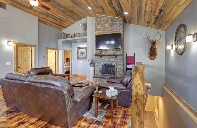 Whiskey Barrel - Access to Pool!