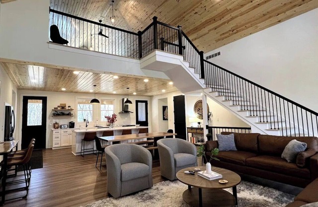 Whiskey Ridge Cabins- Hocking Hills Luxury Cabin