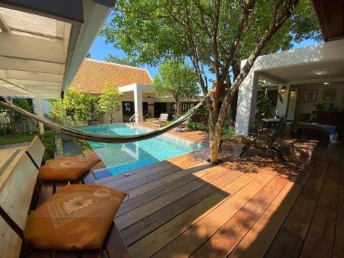 Whisper Oasis Chiang Mai - 3BR, 10 Guests, Daily Housekeeping - Designer Jacuzzi Pool Villa