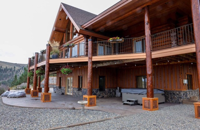 Whispering Pines Lodge
