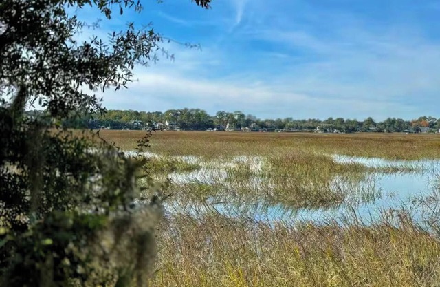 Whispering Shoals - Sleeps 6 - Waterfront home