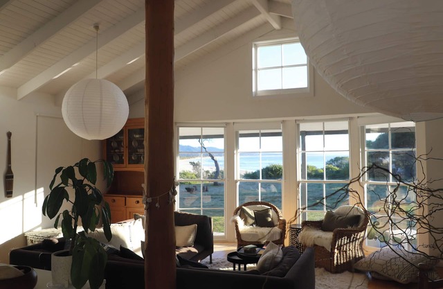 White Shell Cottage | Wood fire & beachfront