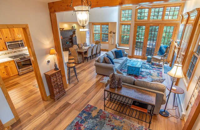 White Wolf Mountain Air Townhome: Elegant Retreat