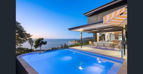 'Whitsunday Blue' Luxury Home with Ocean Views