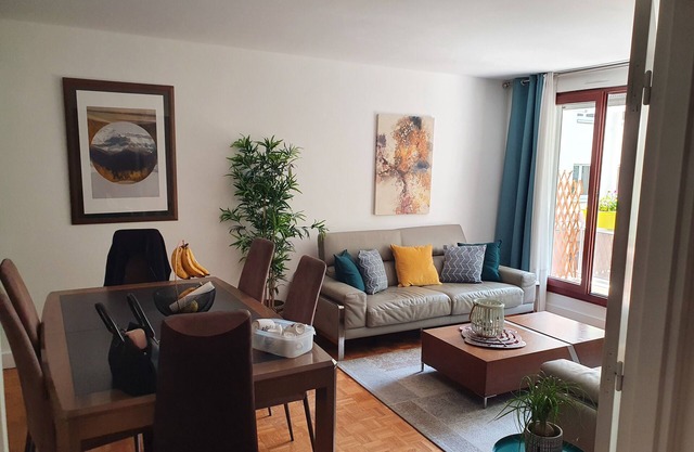 Whole 4-room apartment in residence