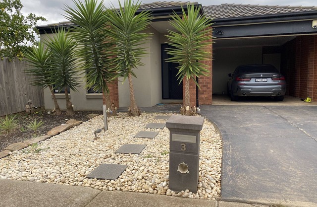 Whole House with 4 Queen Beds - Closer to Melbourne Airport - 8 Guests