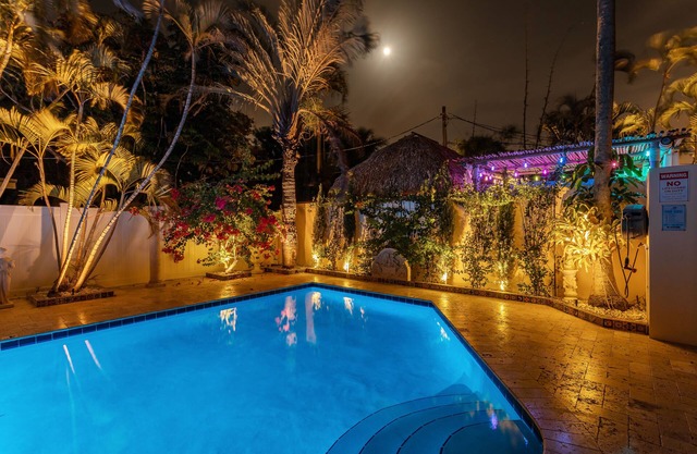 Whole Luxury Pool & Spa with Amazing Features & Stunning Backyard
