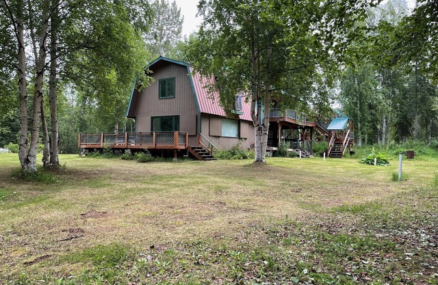 Willow, Alaska getaway with a private lake access!