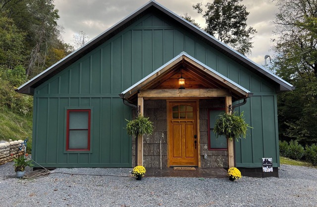 Willow Cabin- Private 2-BR Cabin