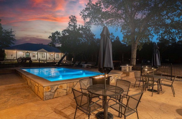 Wimberley CasaBlanca Retreat | Sleeps 20 Guests