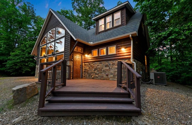 Window to Paradise · Family-Friendly Listing: 3 King En-Suites & Bunk Room