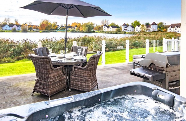 Windrush Lake 66, Sun Kissed Lodge