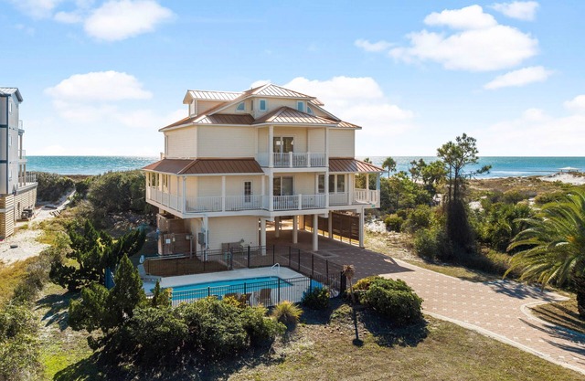 Windsong: Sprawling 8 Bedroom Beachfront SGI Home with Private Pool, Hot Tub