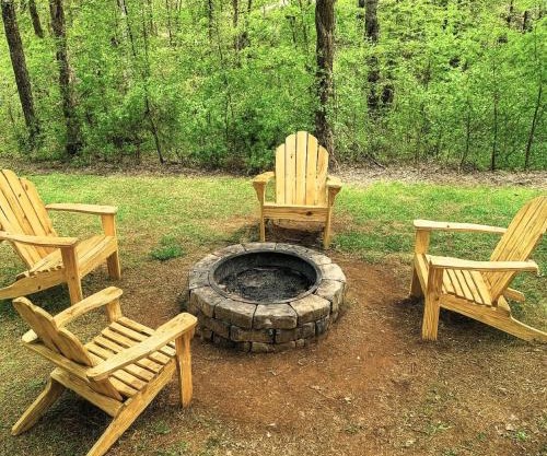 Windy Ridge-Pet-Friendly Smoky Mountain Cabin with Fishing Access, Fenced Yard & Free Tickets